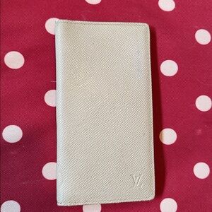 LOUIS VUITTON cards holder /wallet taiga leather Made in France Date Code FO0180